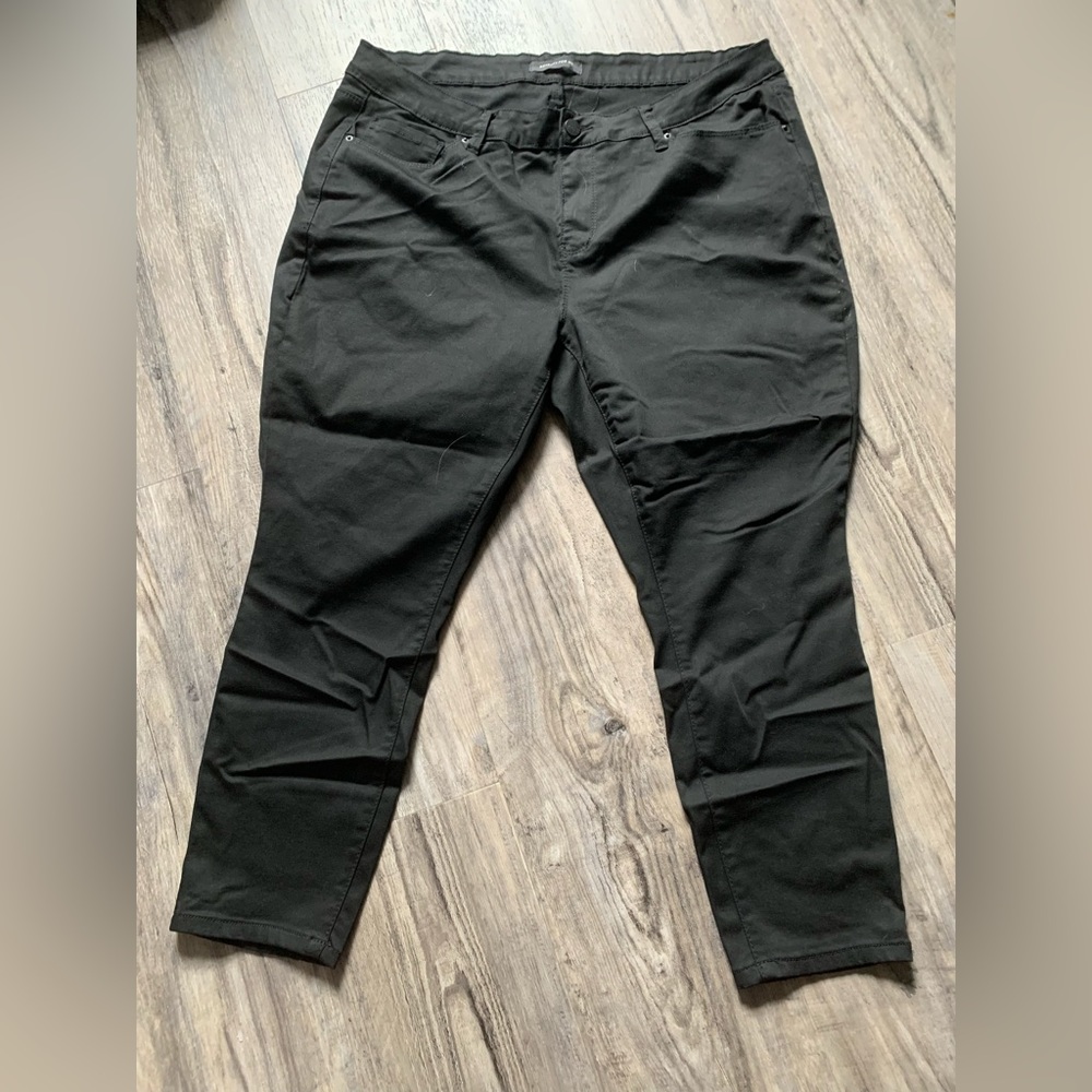 Black skinny leg pant